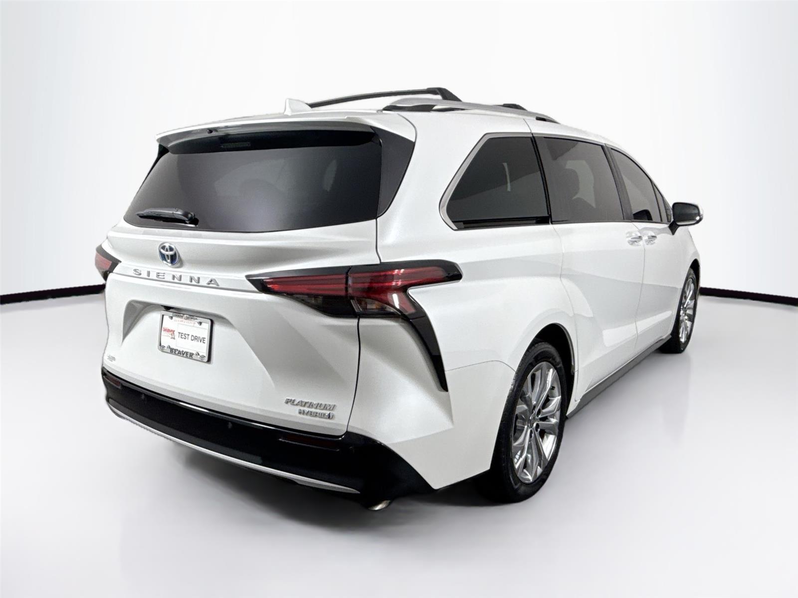 2023 Toyota Sienna Platinum photo 6
