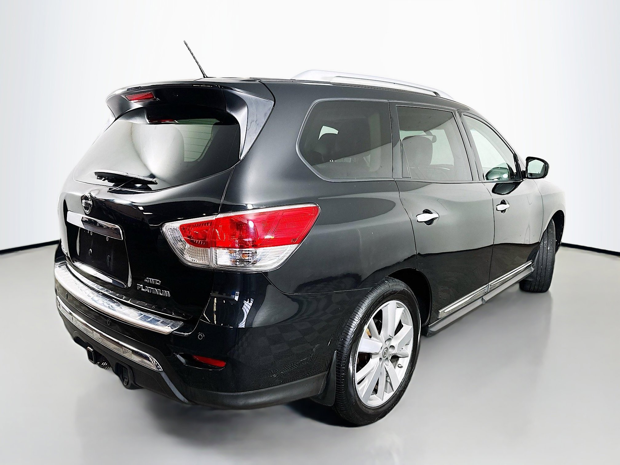 2015 Nissan Pathfinder Platinum photo 6