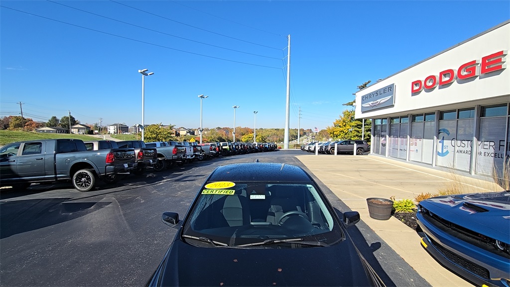 2023 Chevrolet Malibu 1LT photo 3