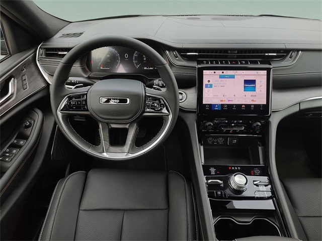 2025 Jeep Grand Cherokee Overland photo 7