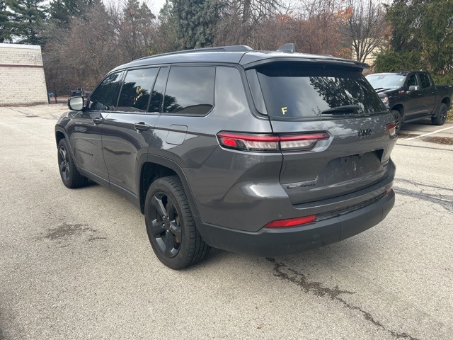 2023 Jeep Grand Cherokee Limited photo 2