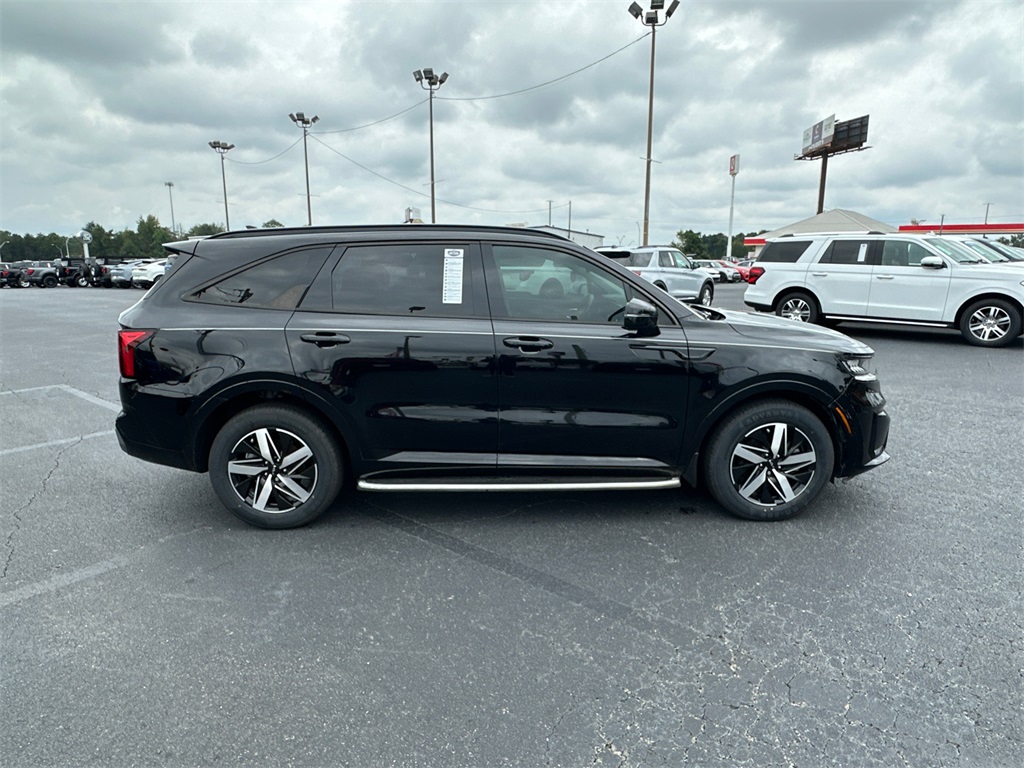 2023 Kia Sorento S photo 2