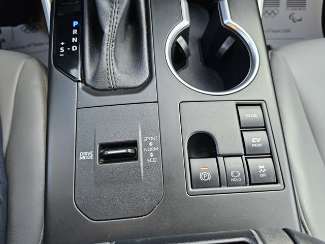 2023 Toyota Highlander Hybrid Bronze Edition photo 11