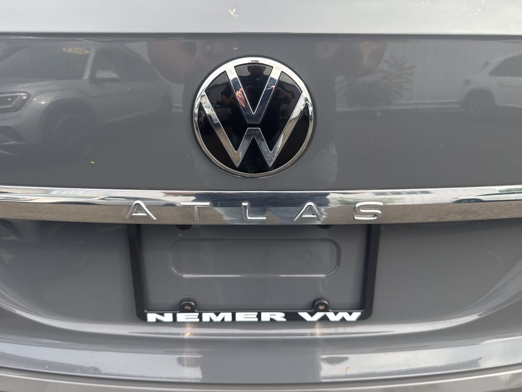 2022 Volkswagen Atlas Cross Sport SE Technology photo 10