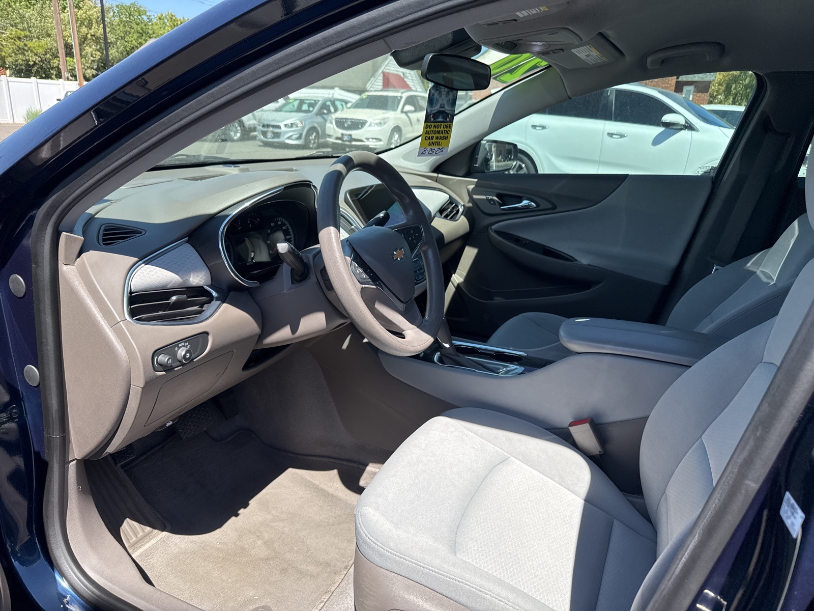 2020 Chevrolet Malibu 1LT photo 2