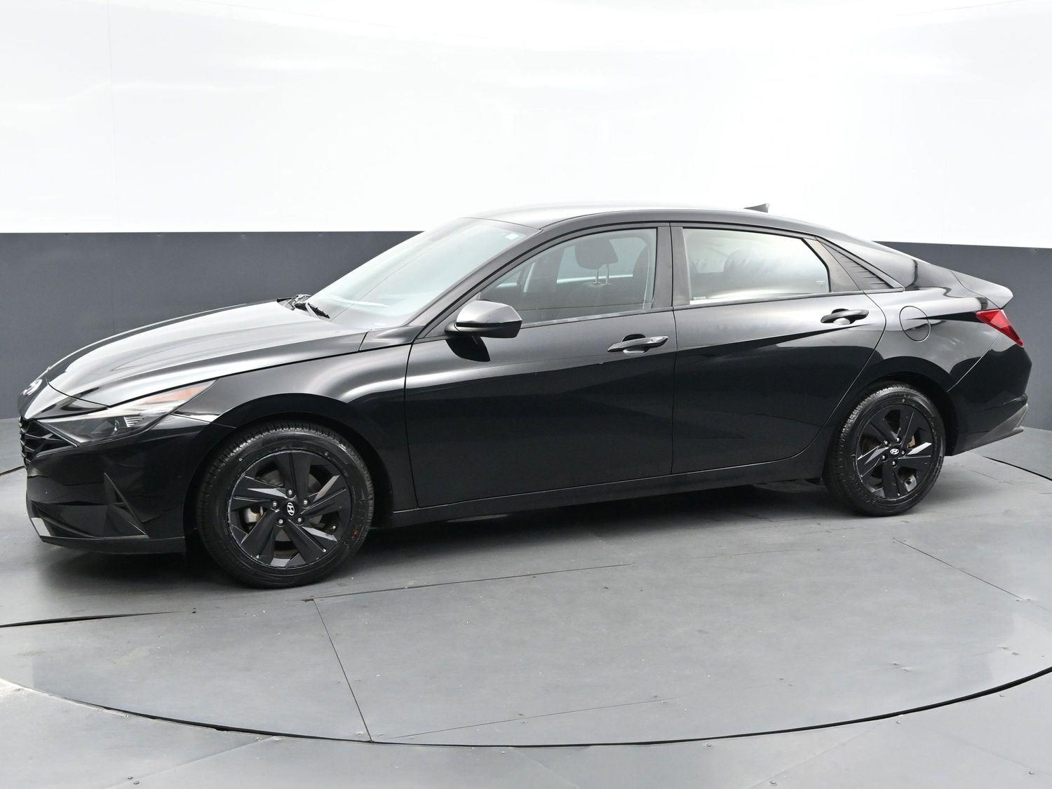 2021 Hyundai Elantra SEL photo 4