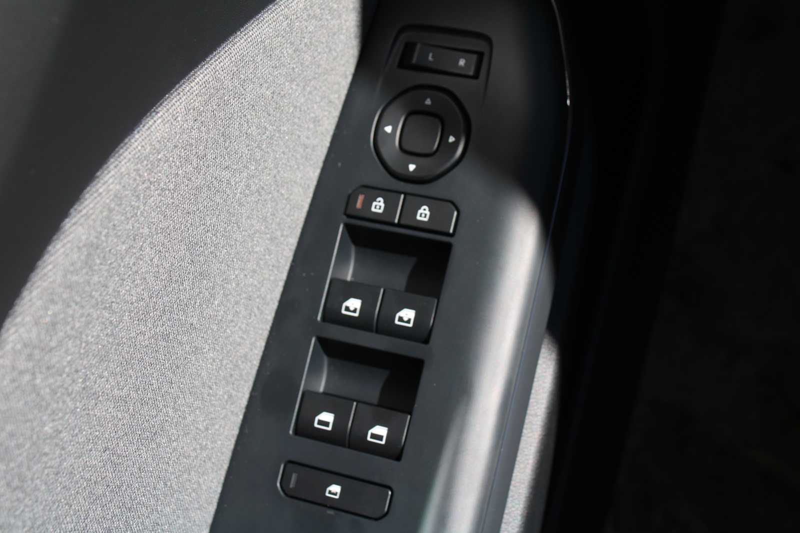 2025 Kia K4 EX photo 18