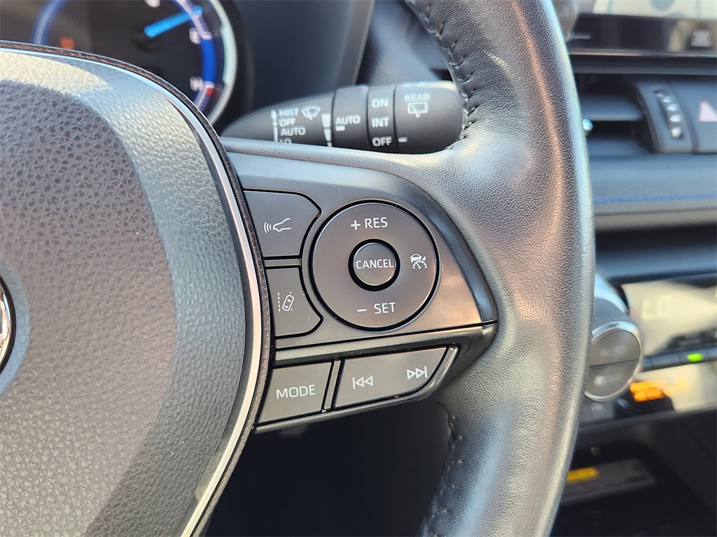 2020 Toyota RAV4 Hybrid XSE photo 21