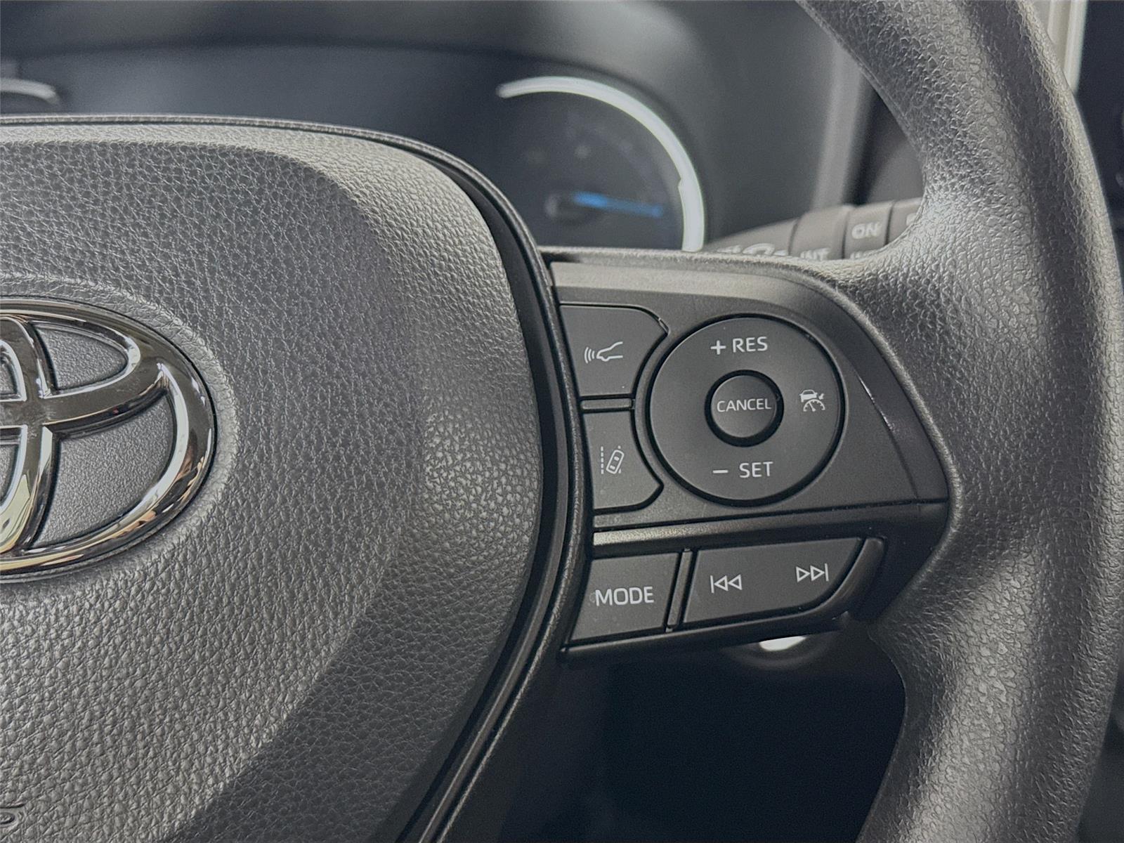 2024 Toyota RAV4 Hybrid XLE photo 17