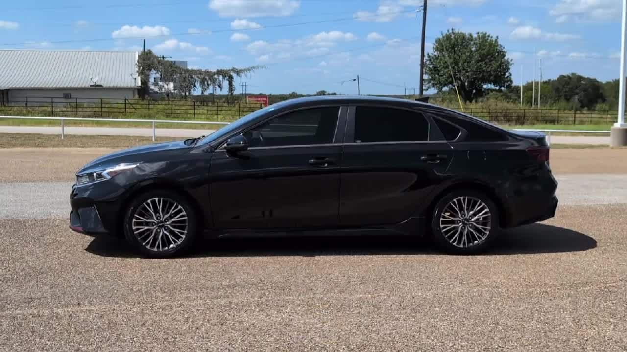 2022 Kia Forte GT-Line photo 5