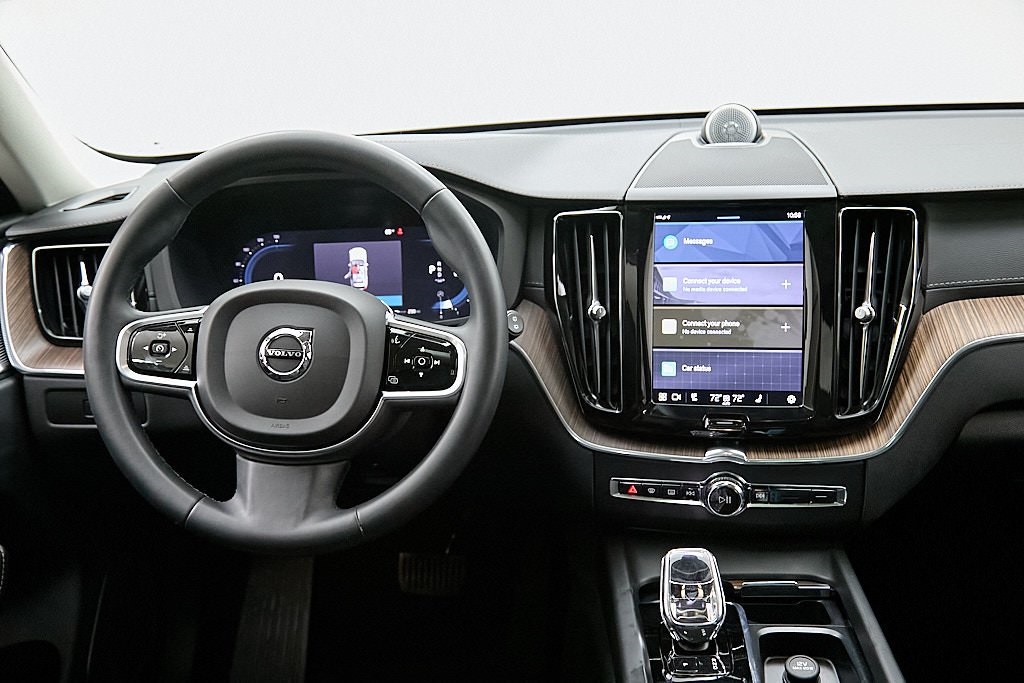 2023 VOLVO XC60 - Image 26