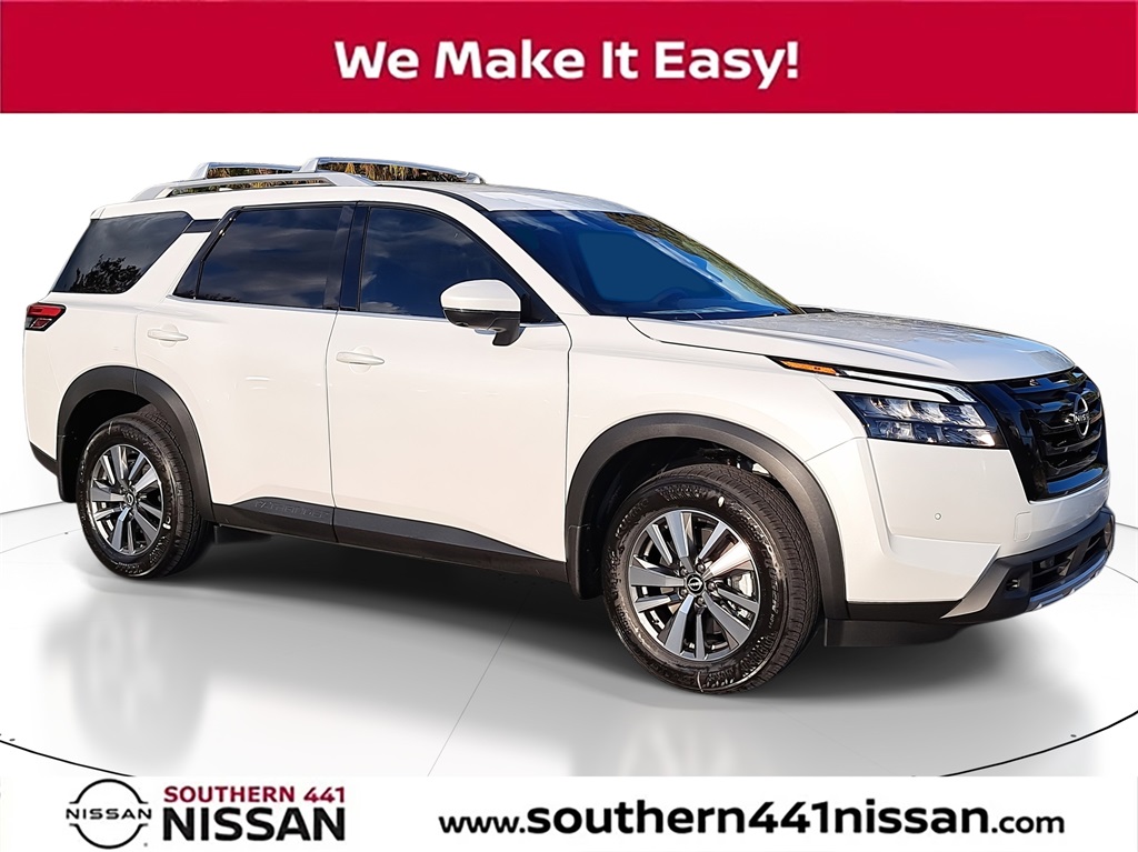 2025 Nissan Pathfinder SL's photo