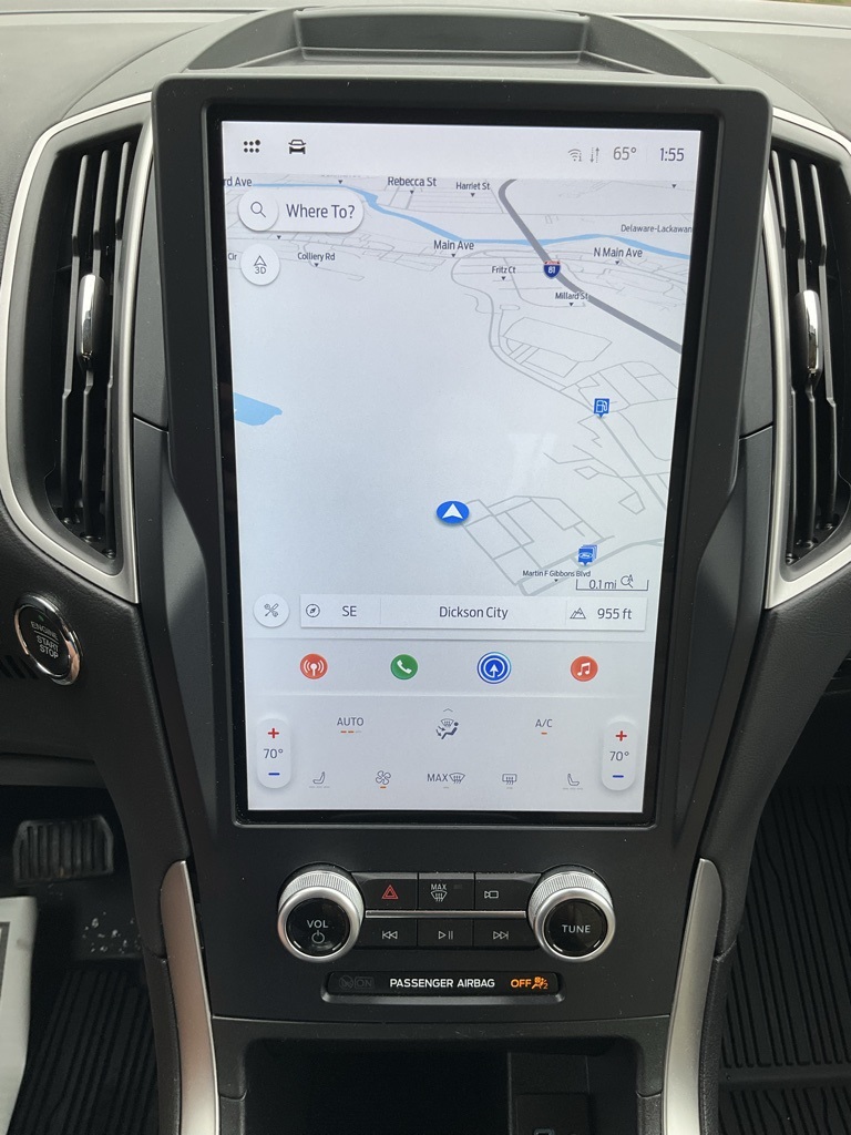 2022 Ford Edge SEL photo 3