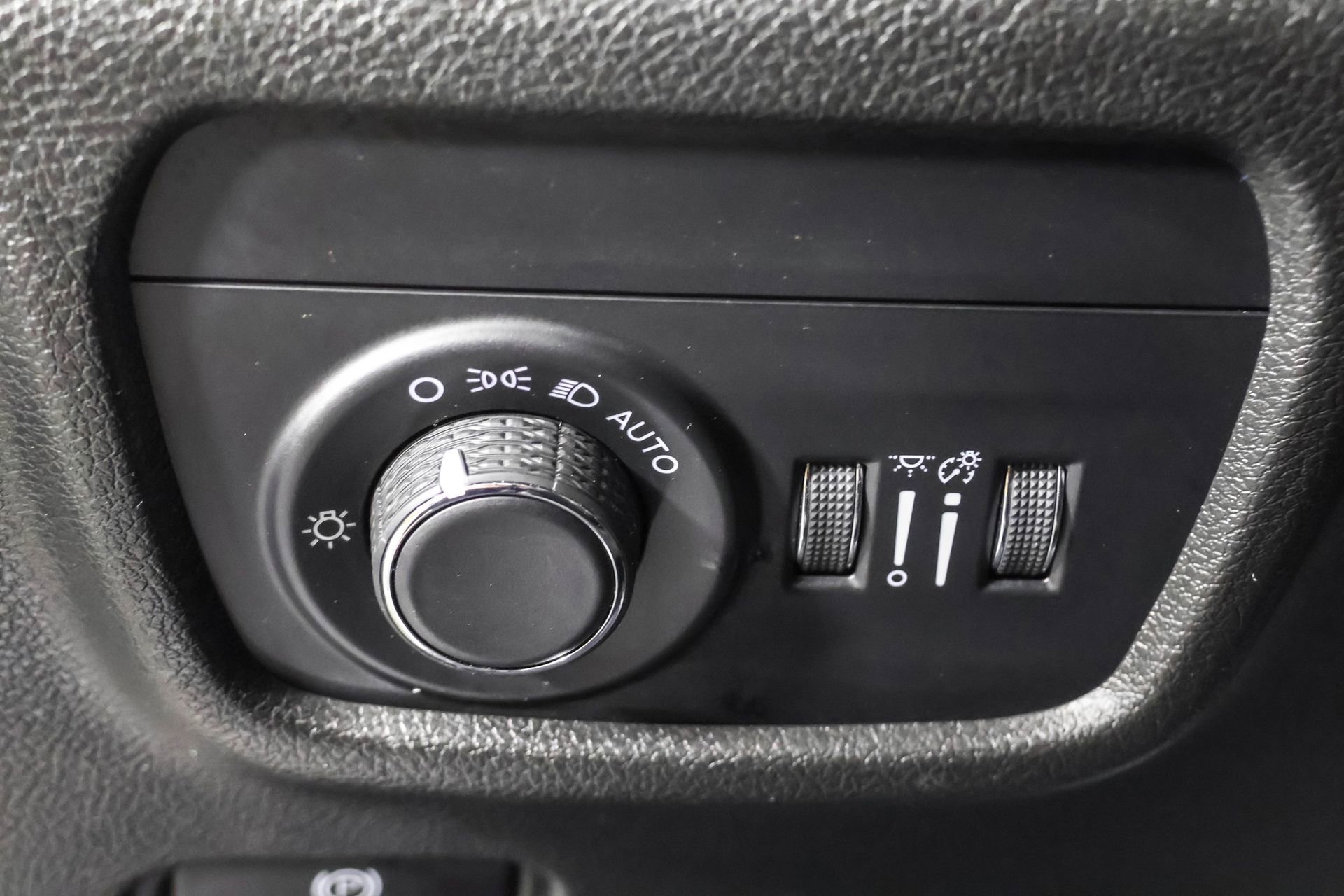 2023 Jeep Grand Cherokee Altitude photo 13