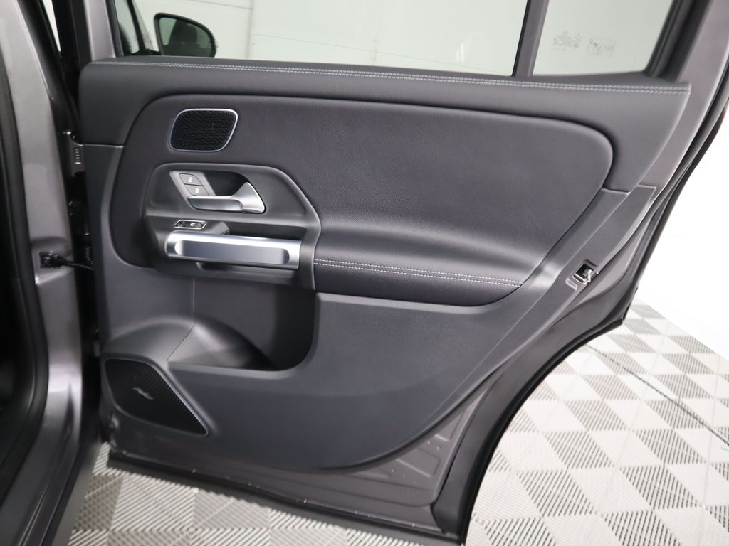 2025 Mercedes Benz GLB 250 photo 27