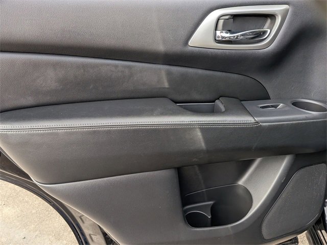 2018 Nissan Pathfinder SL photo 26