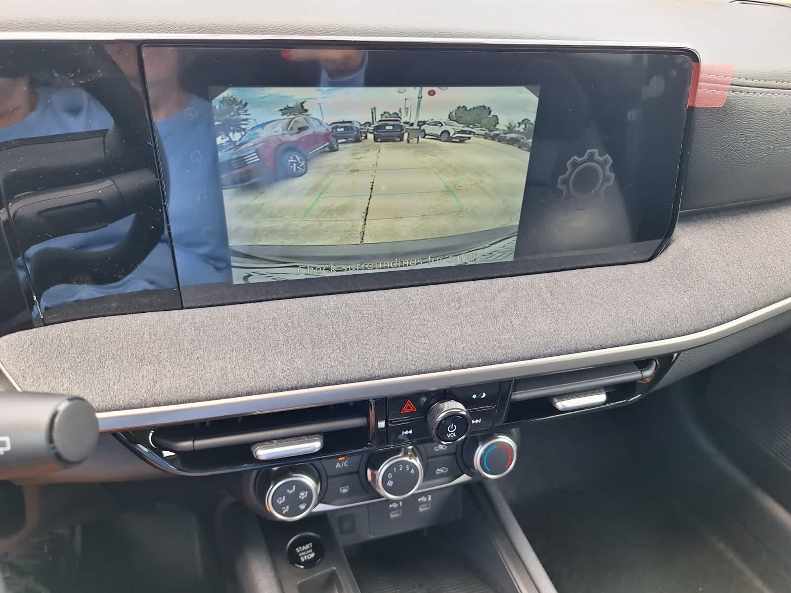 2025 Nissan Kicks SV photo 19