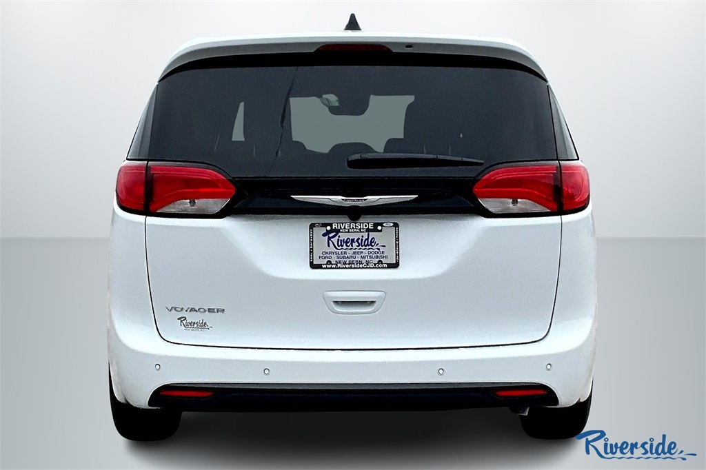 2026 Chrysler Voyager LX photo 4