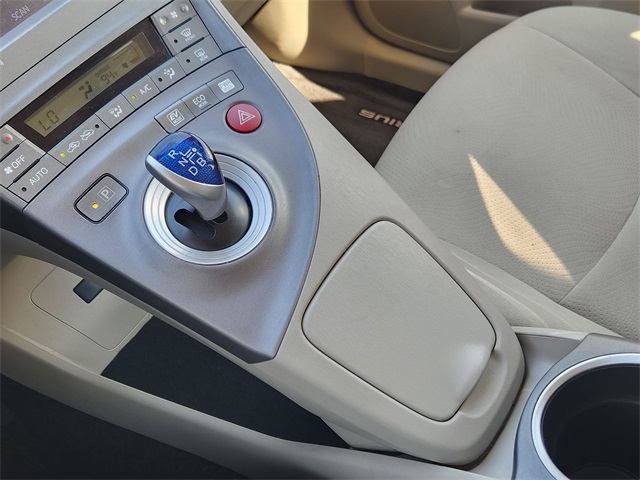 2015 Toyota Prius Four photo 17