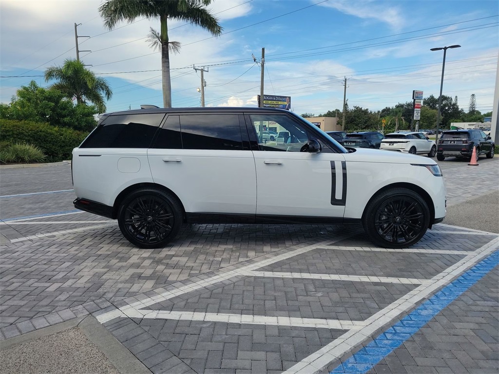 2025 Land Rover Range Rover SE photo 6
