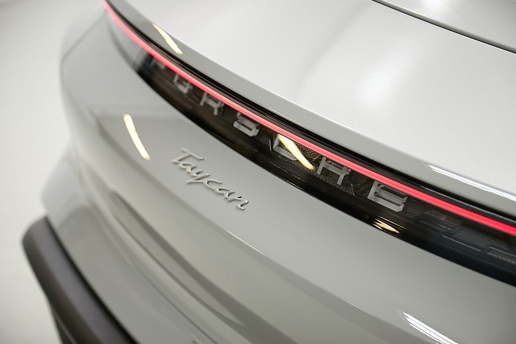 2022 PORSCHE TAYCAN - Image 13