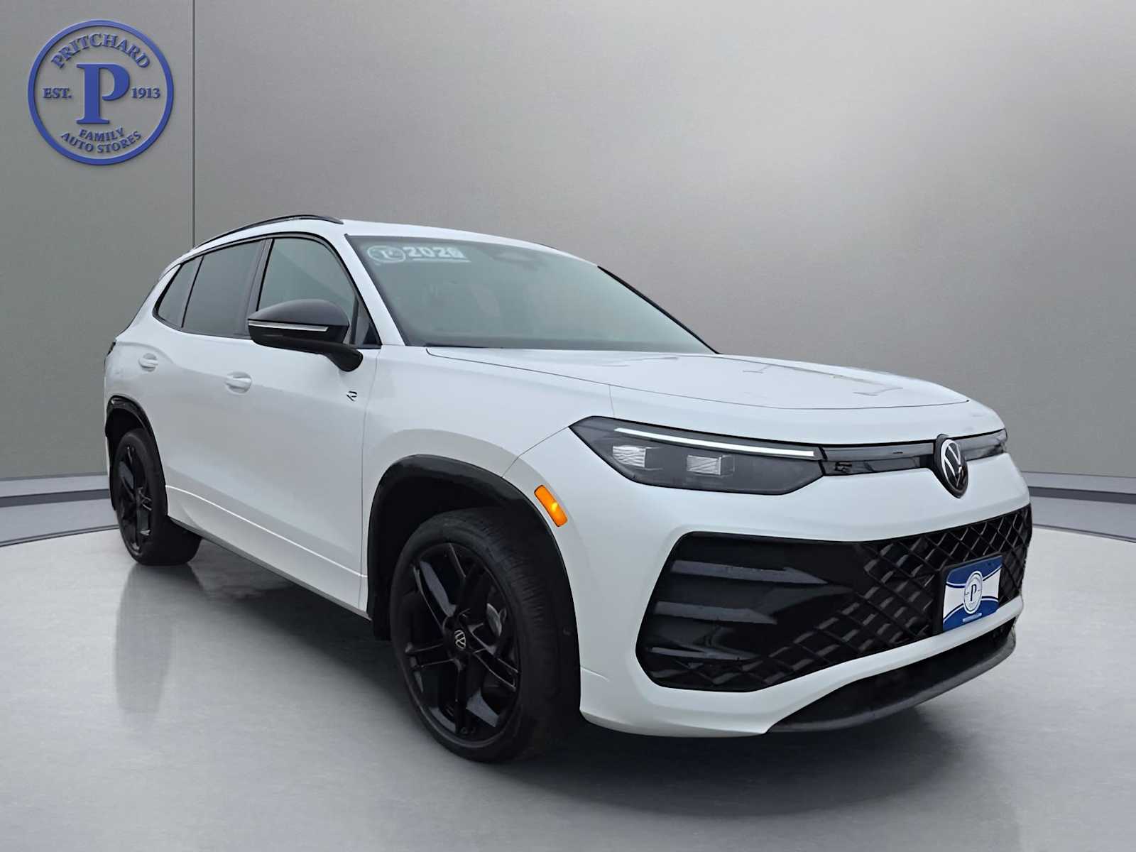 2026 Volkswagen Tiguan SE R-LINE BLACK's photo