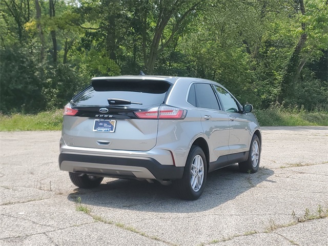 2022 Ford Edge SEL photo 4