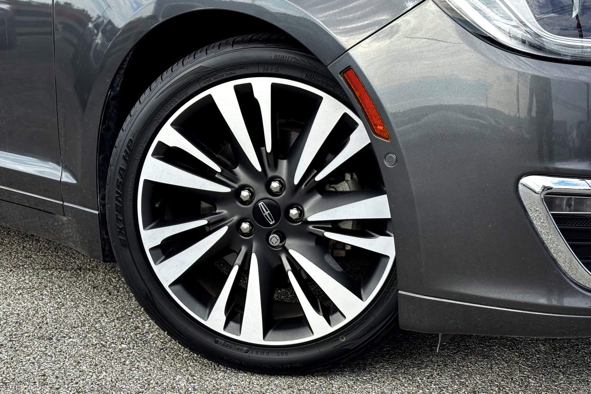 2019 Lincoln MKZ Reserve photo 2