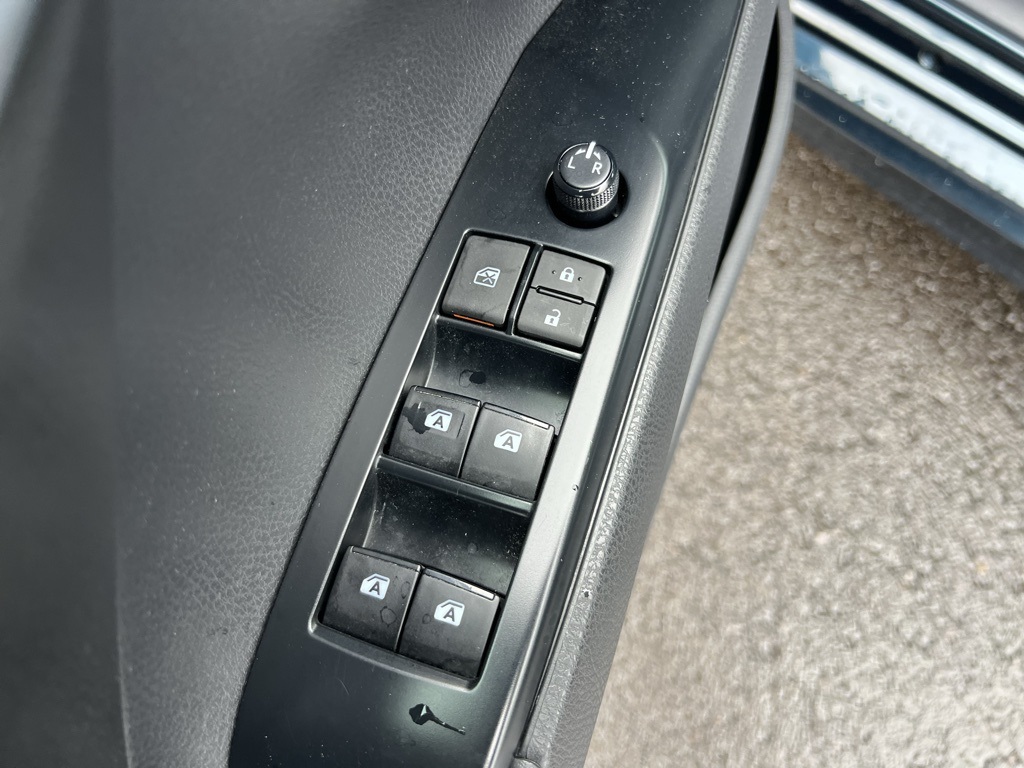 2020 Toyota Camry SE photo 11