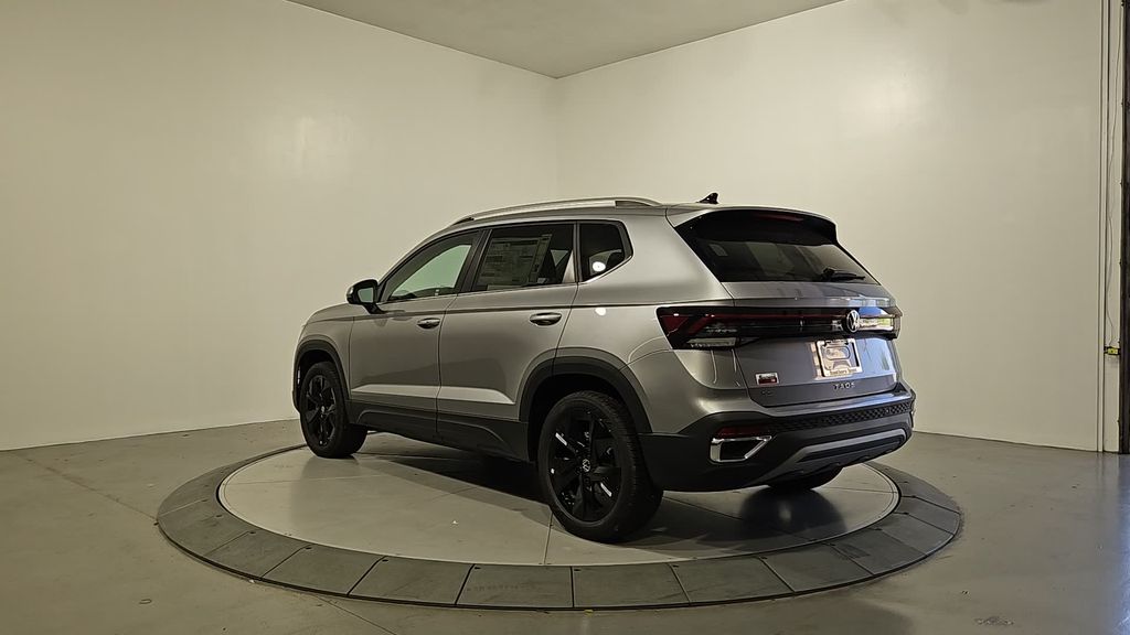 2025 Volkswagen Taos SE photo 3