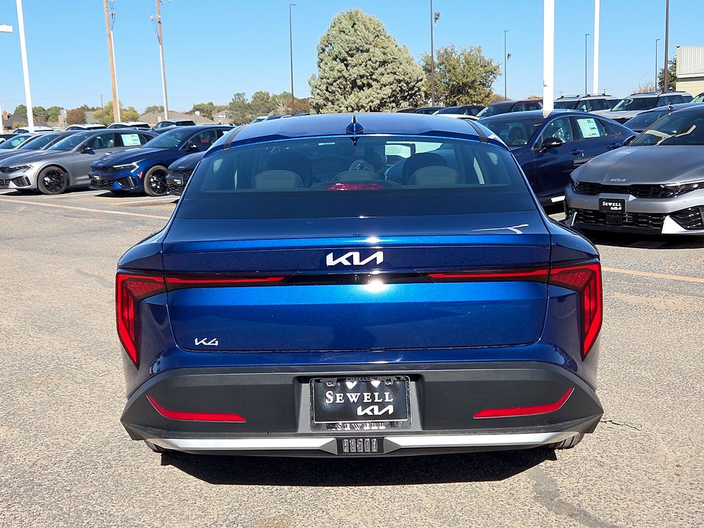 2025 Kia K4 LX photo 3