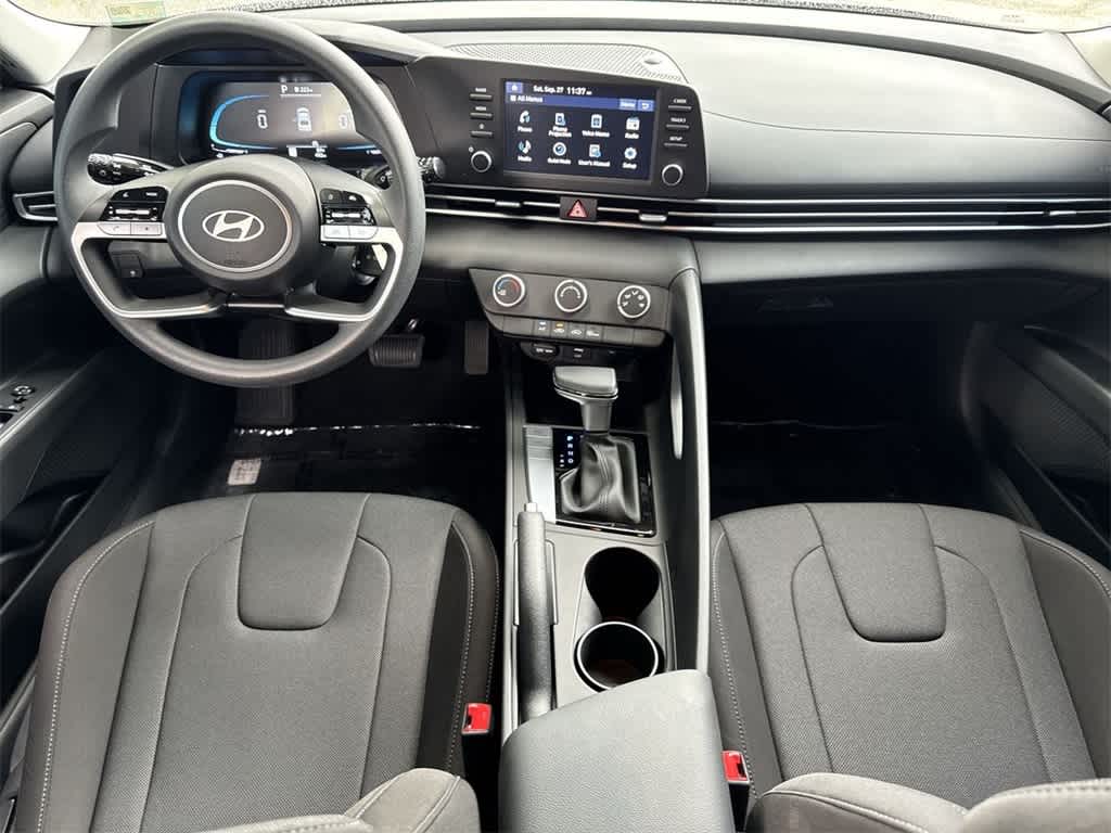 2025 Hyundai Elantra SE photo 23
