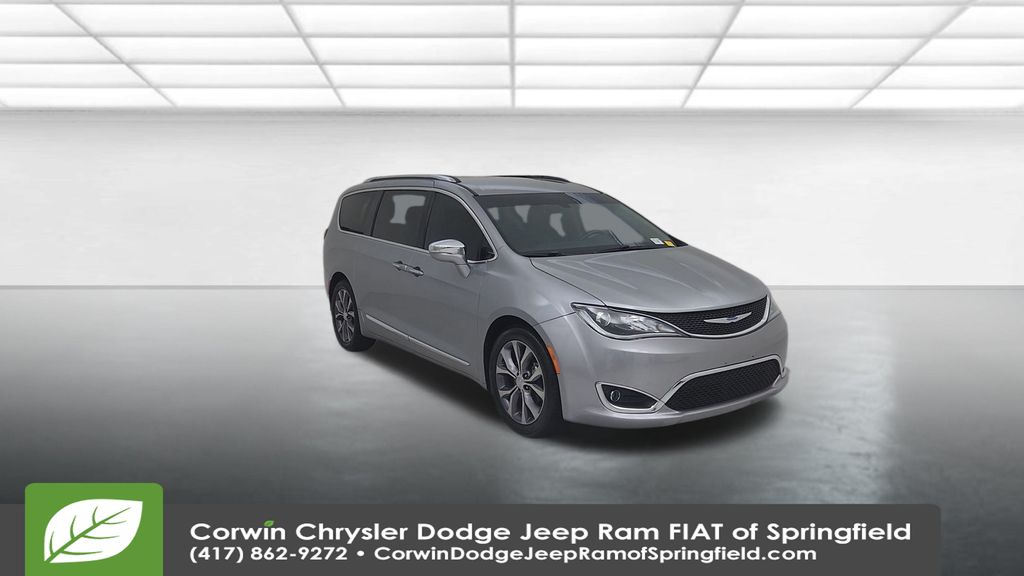 2018 Chrysler Pacifica Limited photo 3