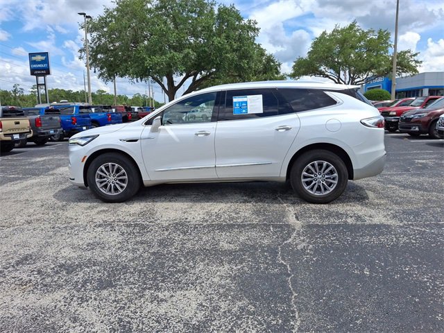 2023 Buick Enclave Essence photo 2