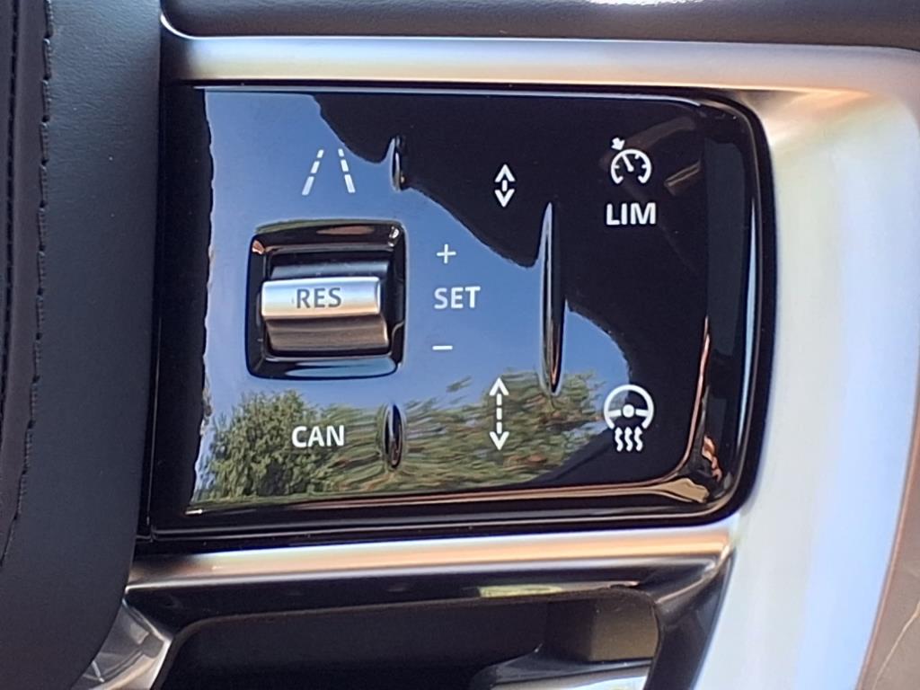 2025 Land Rover Range Rover SE photo 13