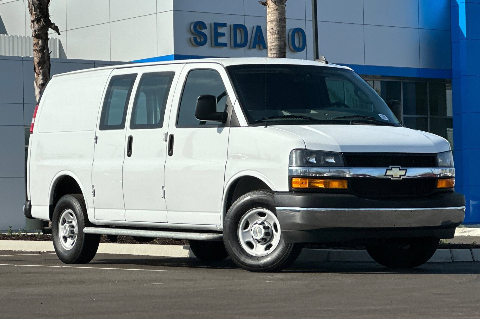 2023 Chevrolet Express 2500 Work Van Cargo photo 3