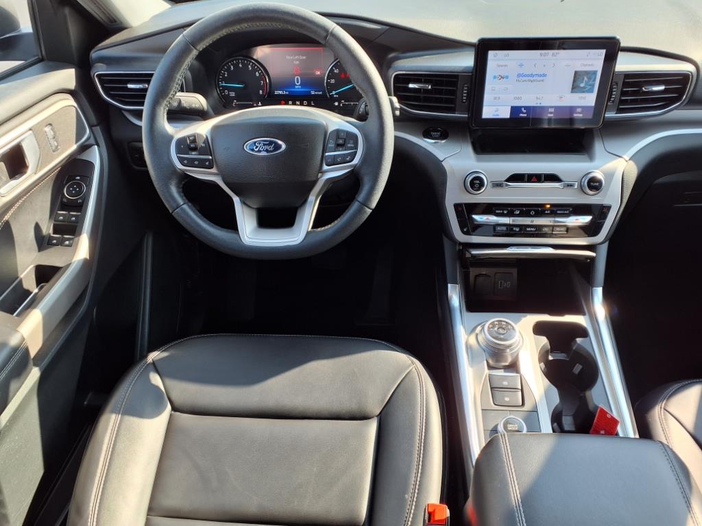 2023 Ford Explorer XLT photo 3