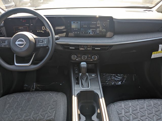 2025 Nissan Kicks SV photo 7