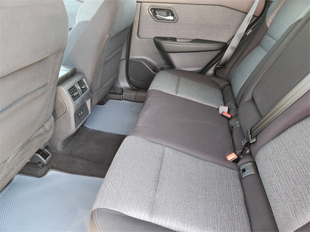 2021 Nissan Rogue SV photo 28