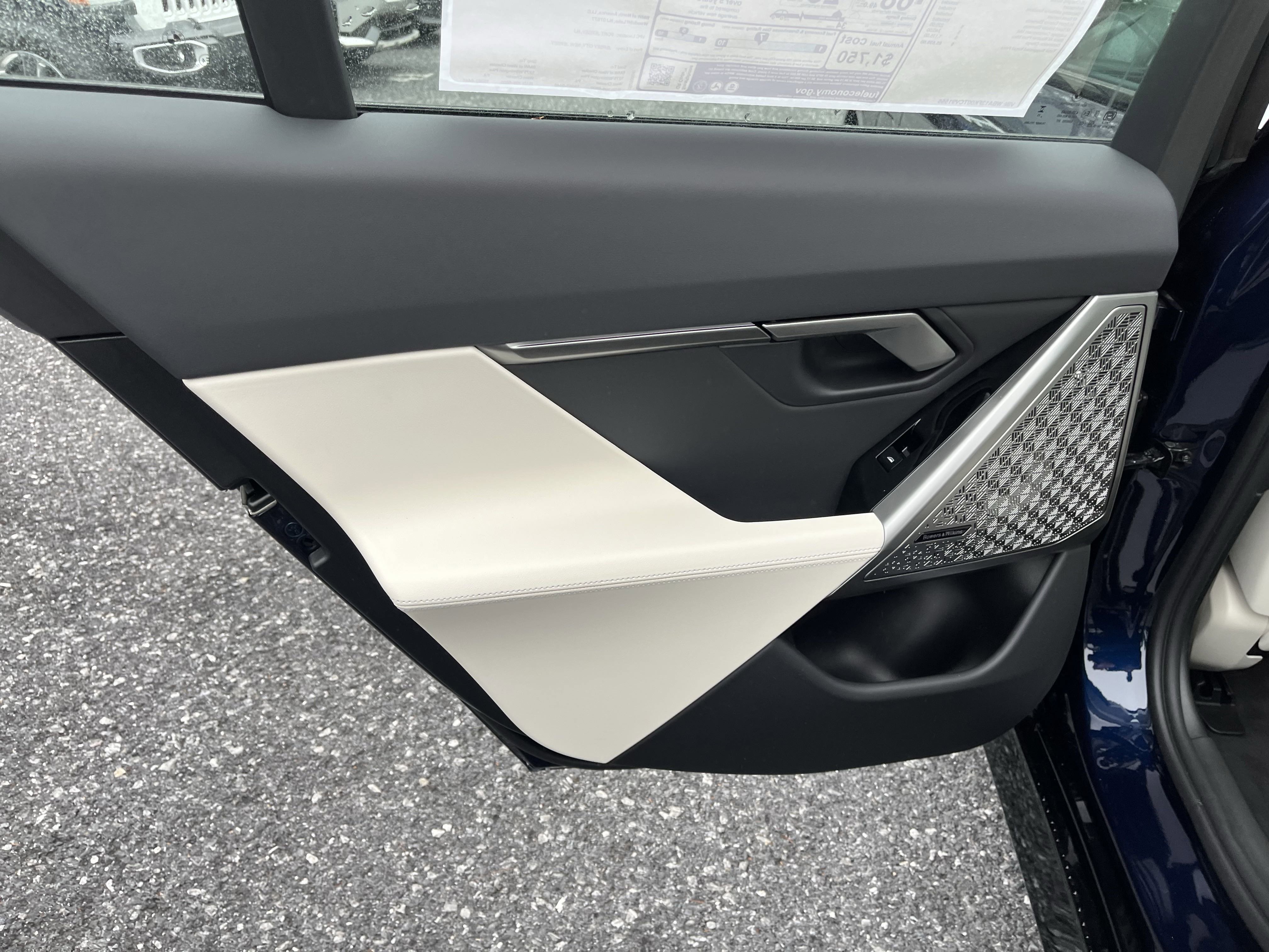 2026 Bmw 550e 550e xDrive photo 4