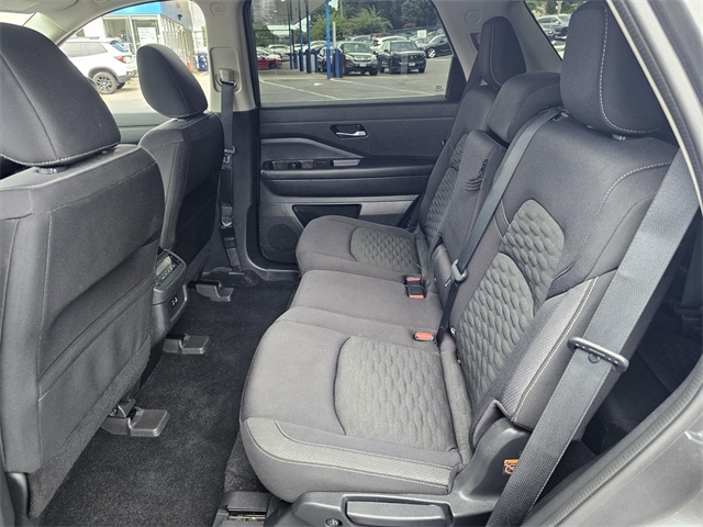 2022 Nissan Pathfinder SV photo 13