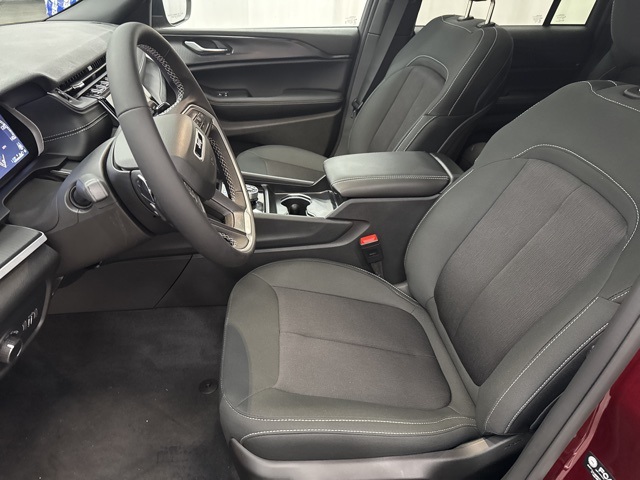 2025 Jeep Grand Cherokee Laredo Altitude photo 3