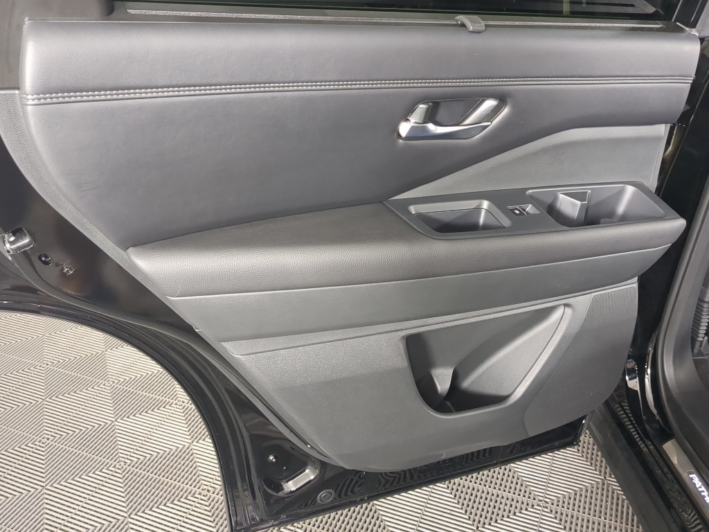 2024 Nissan Pathfinder Platinum photo 15