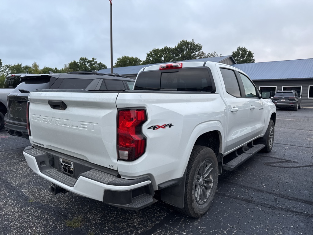 2024 Chevrolet Colorado LT photo 3