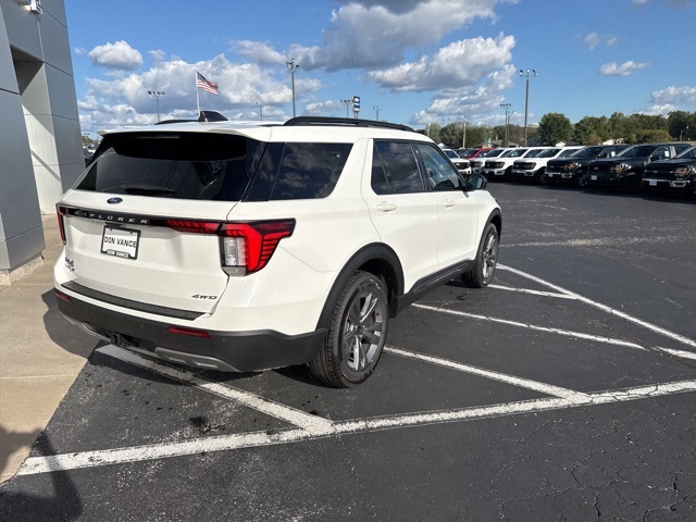 2025 Ford Explorer photo 3