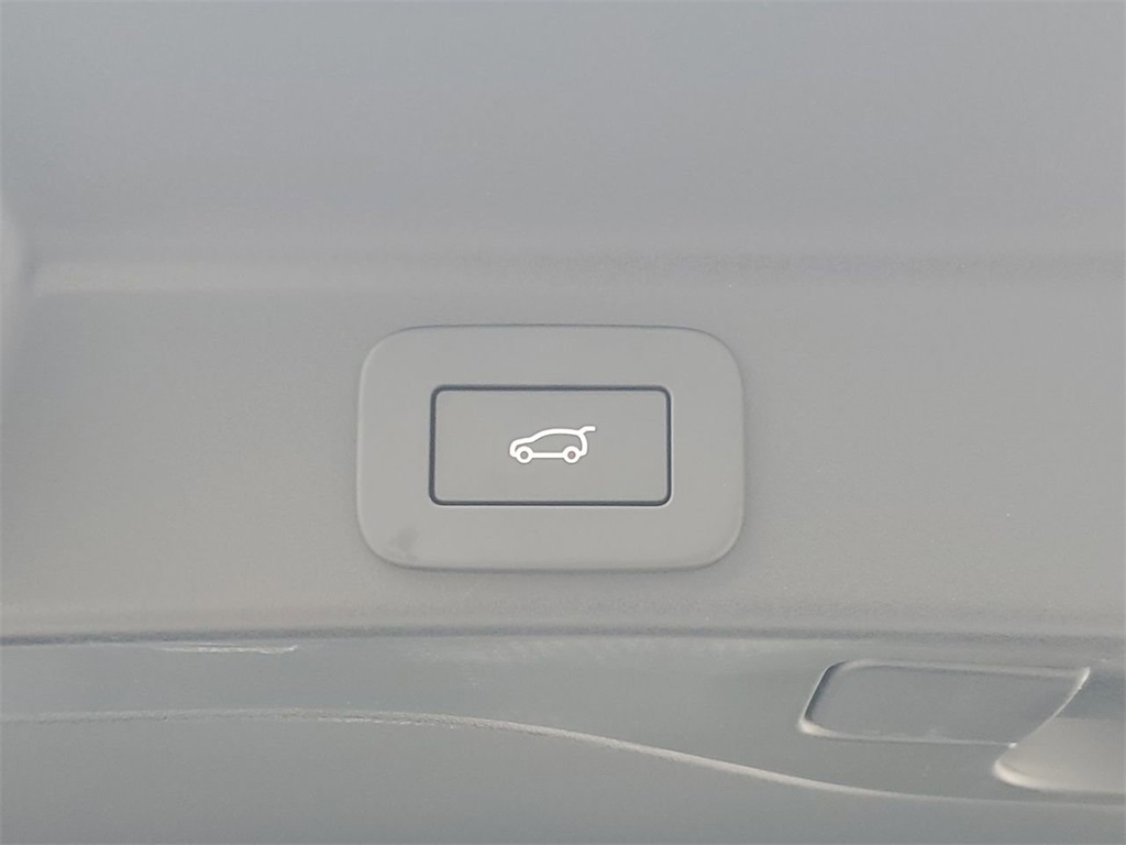 2026 Jaguar F-PACE P400 R-Dynamic S photo 11