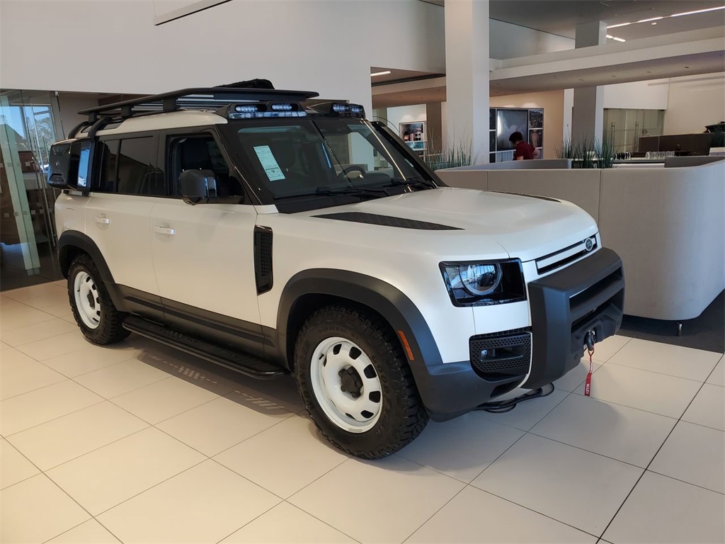 2024 Land Rover Defender 110 S photo 4