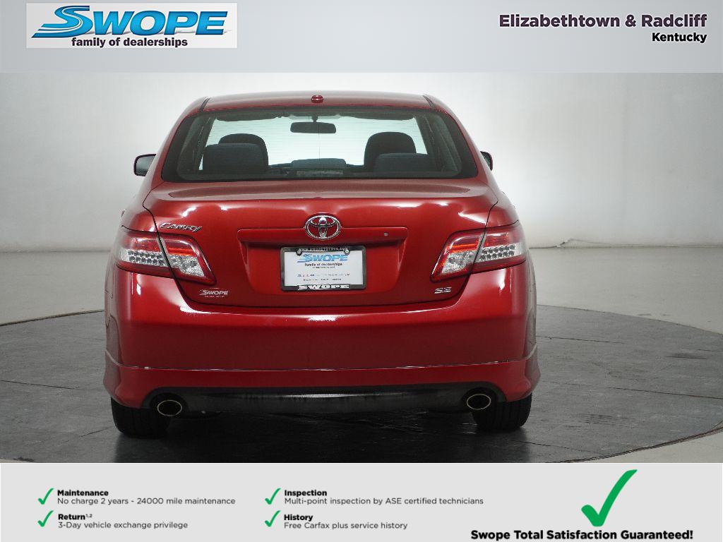 2011 Toyota Camry SE photo 4