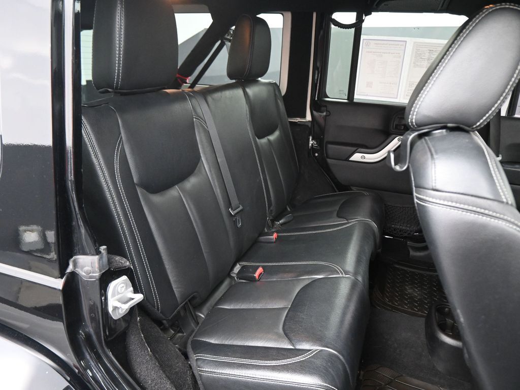 2016 Jeep Wrangler Unlimited Sahara photo 41