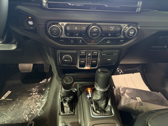 2025 Jeep Gladiator Sport photo 14